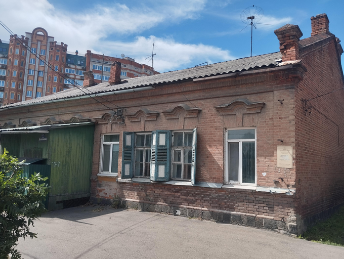 <<ЧАСТНЫЙ ЖИЛОЙ ДОМ>>)